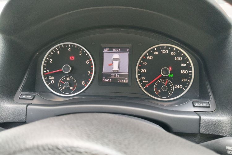 Used Volkswagen Tiguan 2013 1.8 TSI Automatic All-Wheel Drive Luxury Model Odometer Close Up