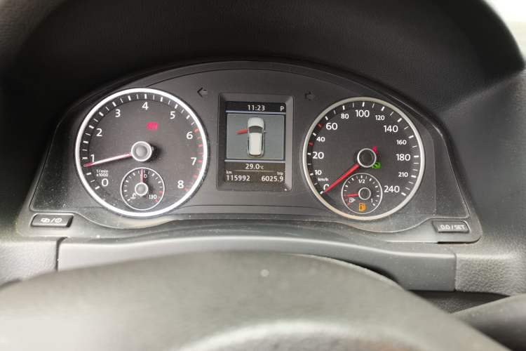 Used Volkswagen Tiguan 2013 1.8 TSI Automatic All-Wheel Drive Luxury Model Odometer Close Up