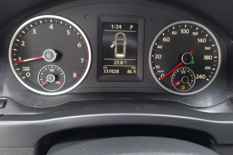 Used Volkswagen Tiguan 2013 1.8TSI Automatic All-Wheel-Drive Comfort Edition Odometer Close Up