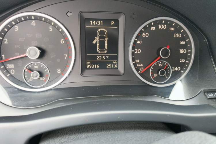 Used Volkswagen Tiguan 2013 1.8TSI Automatic Two-Wheel Drive Trend Edition Odometer Close Up