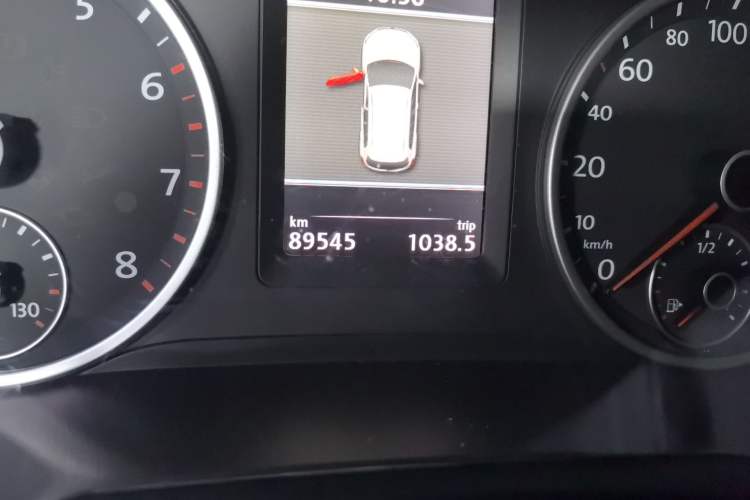 Used Volkswagen Tiguan 2013 1.8 TSI Automatic All-Wheel Drive Luxury Model Odometer Close Up