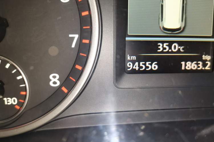 Used Volkswagen Tiguan 2013 2.0 TSI Automatic All-Wheel Drive Luxury Edition Odometer Close Up