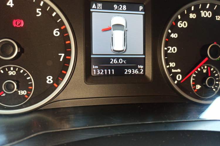 Used Volkswagen Tiguan 2013 1.8TSI Automatic Two-Wheel Drive Luxury Model Odometer Close Up