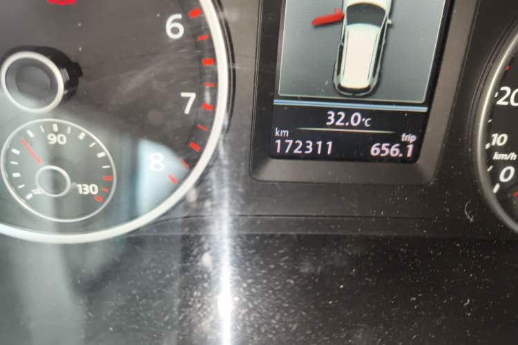 Used Volkswagen Tiguan 2013 1.8TSI Automatic Two-Wheel Drive Luxury Model Odometer Close Up