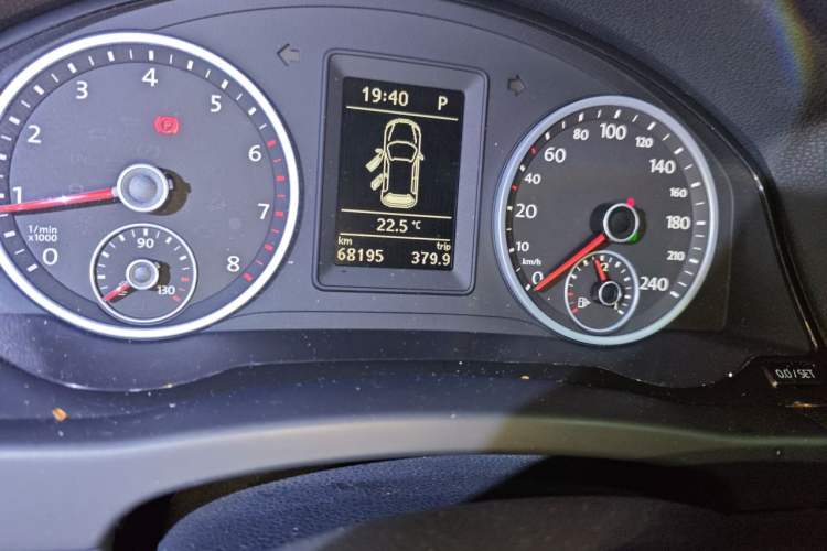 Used Volkswagen Tiguan 2013 1.8 TSI Automatic Two-Wheel Drive Comfort Edition Odometer Close Up