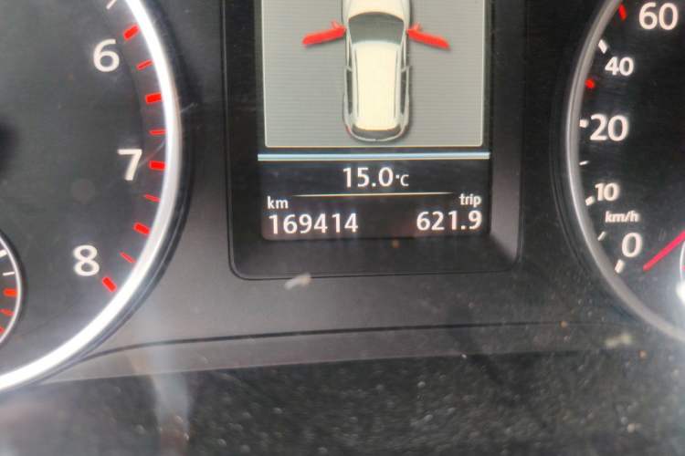 Used Volkswagen Tiguan 2013 1.8TSI Automatic Two-Wheel Drive Luxury Model Odometer Close Up