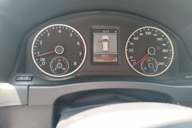 Used Volkswagen Tiguan 2013 1.8TSI Automatic Two-Wheel Drive Luxury Model Odometer Close Up