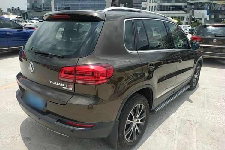 Used Volkswagen Tiguan 2013 1.8 TSI Automatic All-Wheel Drive Luxury Model Rear Right 45 Deg