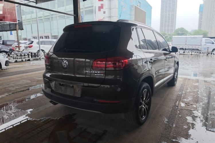 Used Volkswagen Tiguan 2013 1.8 TSI Automatic All-Wheel Drive Luxury Model Rear Right 45 Deg