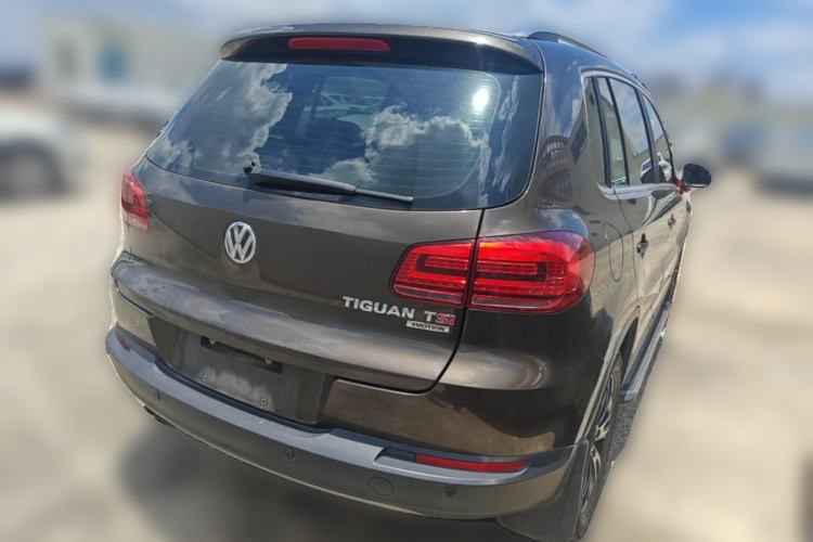 Used Volkswagen Tiguan 2013 1.8 TSI Automatic All-Wheel Drive Luxury Model Rear Right 45 Deg