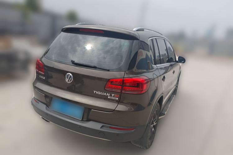 Used Volkswagen Tiguan 2013 1.8 TSI Automatic All-Wheel Drive Luxury Model Rear Right 45 Deg