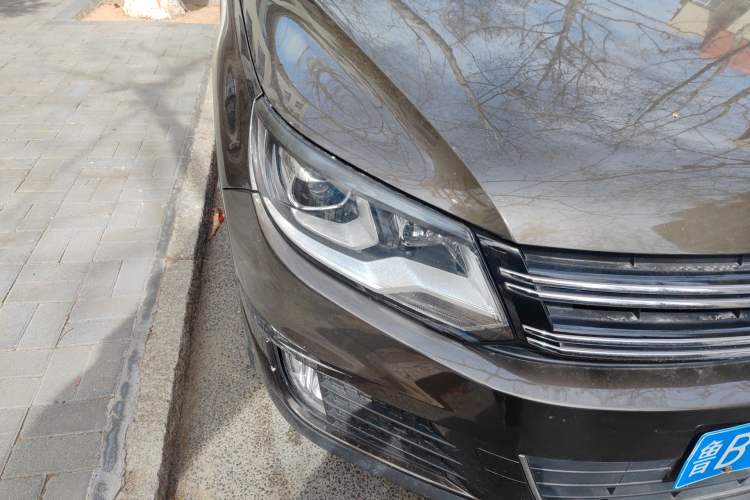 Used Volkswagen Tiguan 2013 1.8TSI Automatic Two-Wheel Drive Luxury Model Right Front Headlight