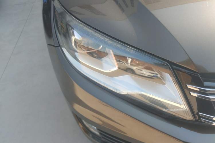 Used Volkswagen Tiguan 2013 1.8TSI Automatic Two-Wheel Drive Luxury Model Right Front Headlight