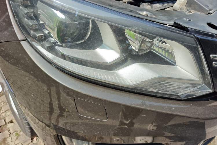 Used Volkswagen Tiguan 2013 2.0 TSI Automatic All-Wheel-Drive Flagship Edition Right Front Headlight