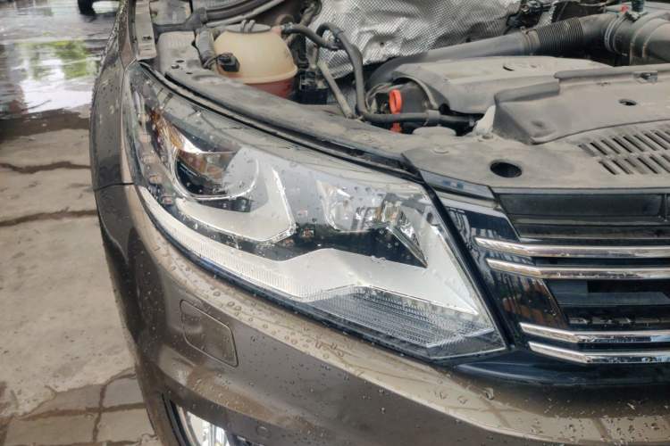 Used Volkswagen Tiguan 2013 2.0 TSI Automatic All-Wheel-Drive Flagship Edition Right Front Headlight