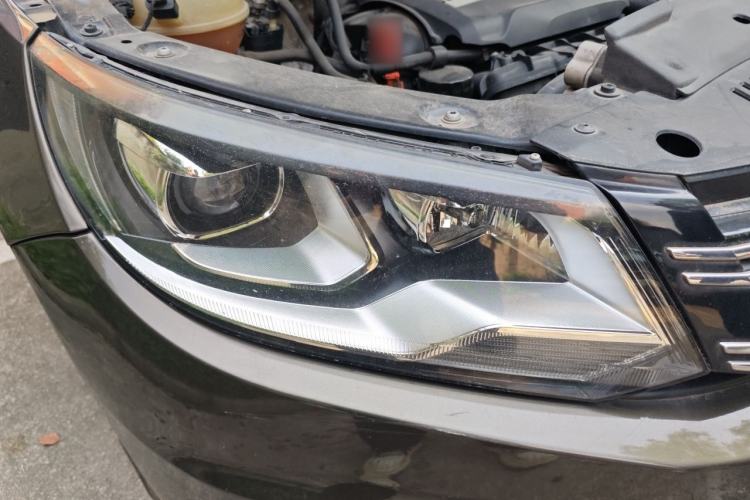 Used Volkswagen Tiguan 2013 1.8 TSI Automatic Two-Wheel Drive Comfort Edition Right Front Headlight