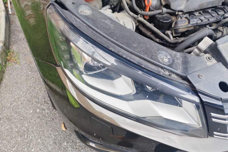 Used Volkswagen Tiguan 2013 2.0 TSI Automatic All-Wheel-Drive Flagship Edition Right Front Headlight