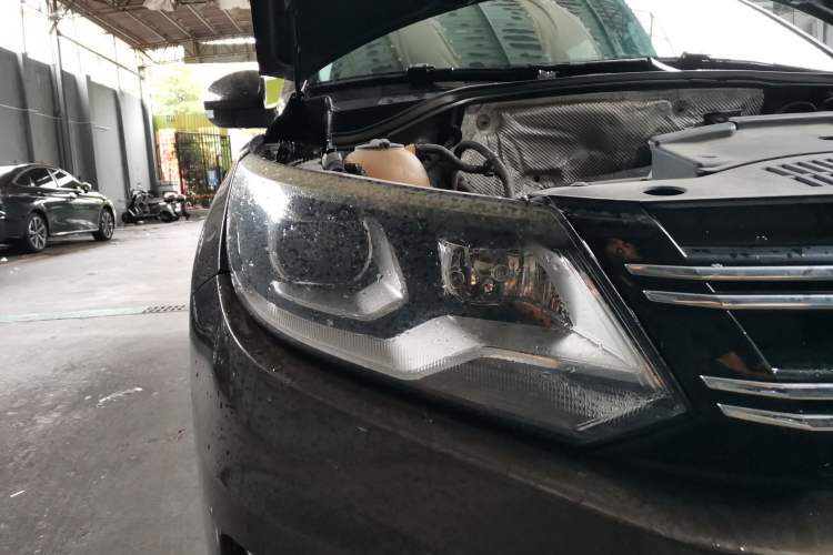 Used Volkswagen Tiguan 2013 1.8 TSI Automatic Two-Wheel Drive Comfort Edition Right Front Headlight