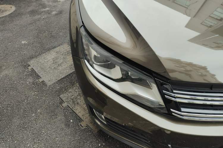 Used Volkswagen Tiguan 2013 2.0 TSI Automatic All-Wheel-Drive Flagship Edition Right Front Headlight