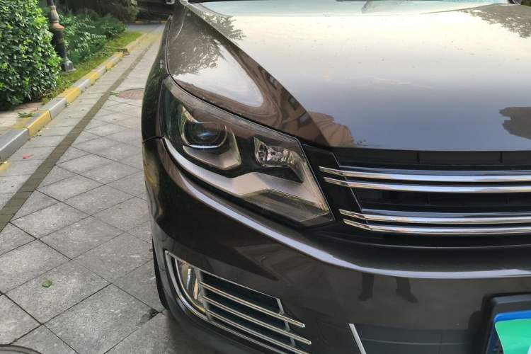 Used Volkswagen Tiguan 2013 1.8 TSI Automatic Two-Wheel Drive Comfort Edition Right Front Headlight