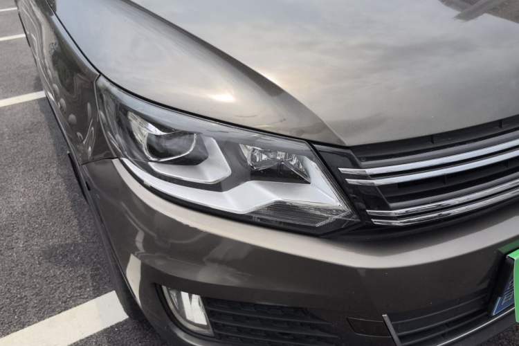 Used Volkswagen Tiguan 2013 1.8TSI Automatic All-Wheel-Drive Comfort Edition Right Front Headlight