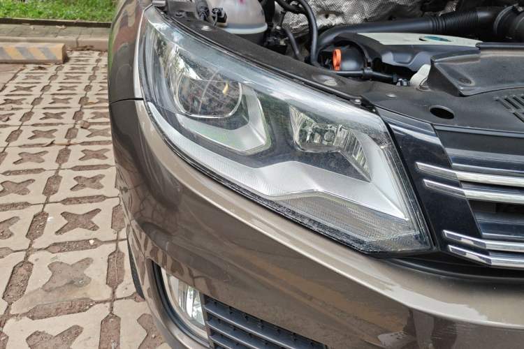 Used Volkswagen Tiguan 2013 1.8TSI Automatic Two-Wheel Drive Luxury Model Right Front Headlight