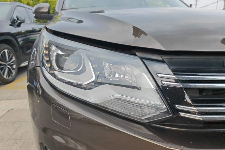 Used Volkswagen Tiguan 2013 2.0 TSI Automatic All-Wheel-Drive Flagship Edition Right Front Headlight