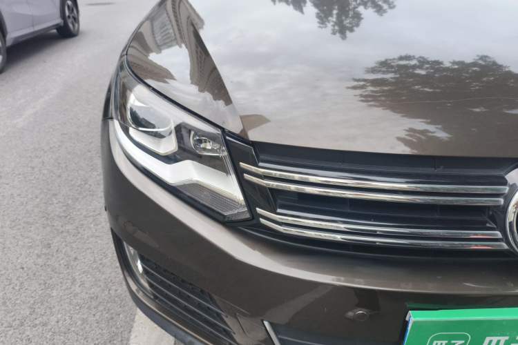 Used Volkswagen Tiguan 2013 1.8 TSI Automatic Two-Wheel Drive Comfort Edition Right Front Headlight