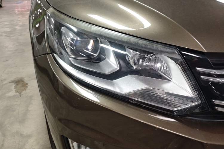 Used Volkswagen Tiguan 2013 1.8TSI Automatic Two-Wheel Drive Luxury Model Right Front Headlight