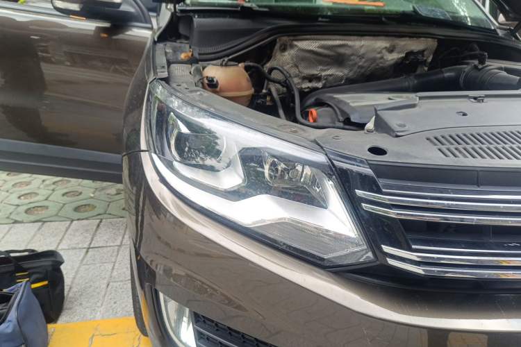 Used Volkswagen Tiguan 2013 1.8TSI Automatic All-Wheel-Drive Comfort Edition Right Front Headlight