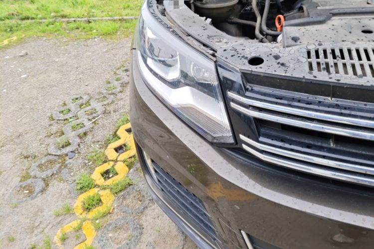 Used Volkswagen Tiguan 2013 1.8 TSI Automatic All-Wheel Drive Luxury Model Right Front Headlight