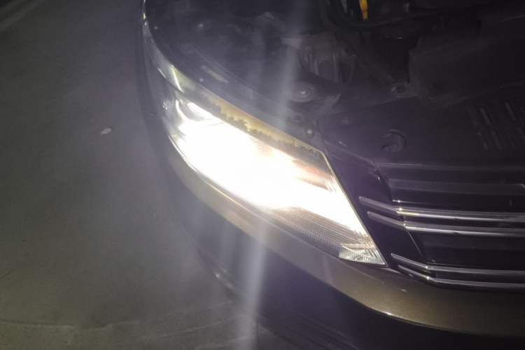 Used Volkswagen Tiguan 2013 1.8 TSI Automatic All-Wheel Drive Luxury Model Right Front Headlight