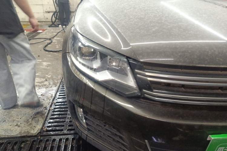 Used Volkswagen Tiguan 2013 1.8TSI Automatic All-Wheel-Drive Comfort Edition Right Front Headlight