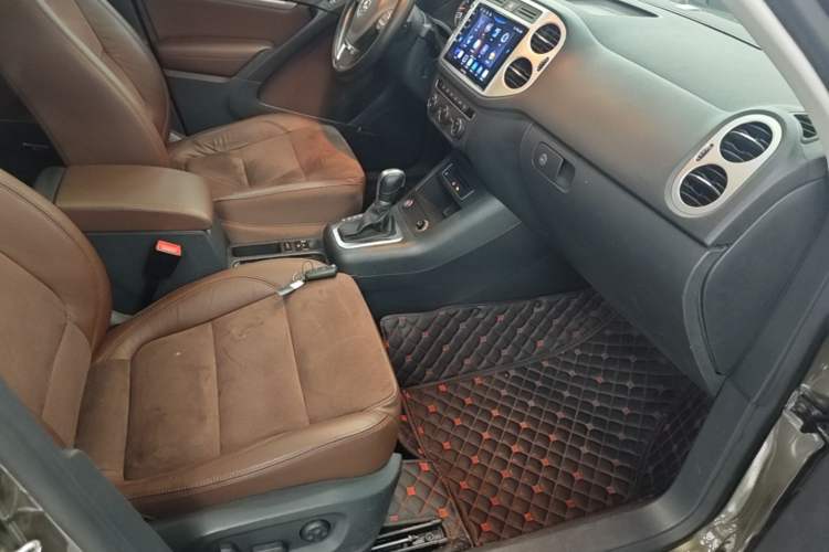 Used Volkswagen Tiguan 2013 2.0 TSI Automatic All-Wheel-Drive Flagship Edition Right Front Seat