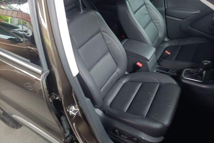 Used Volkswagen Tiguan 2013 1.8 TSI Automatic All-Wheel Drive Luxury Model Right Front Seat