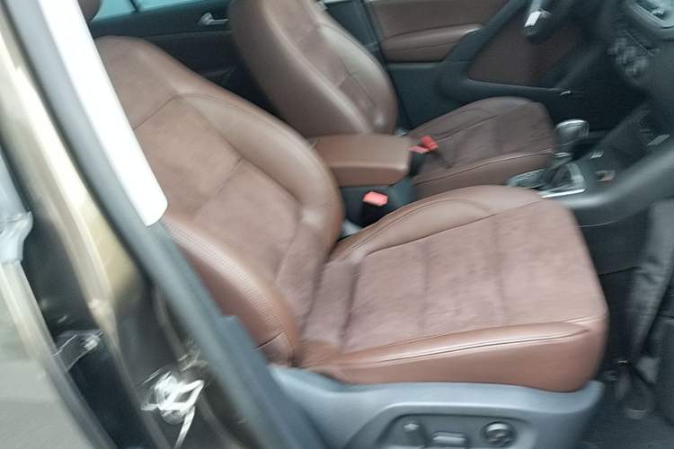 Used Volkswagen Tiguan 2013 2.0 TSI Automatic All-Wheel-Drive Flagship Edition Right Front Seat