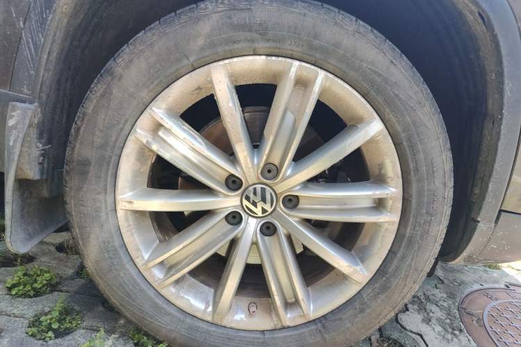 Used Volkswagen Tiguan 2013 2.0 TSI Automatic All-Wheel-Drive Flagship Edition Right Front Wheel Hub