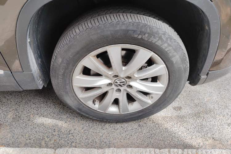 Used Volkswagen Tiguan 2013 1.8TSI Automatic Two-Wheel Drive Luxury Model Right Front Wheel Hub