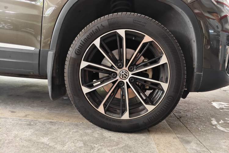 Used Volkswagen Tiguan 2013 2.0 TSI Automatic All-Wheel-Drive Flagship Edition Right Front Wheel Hub