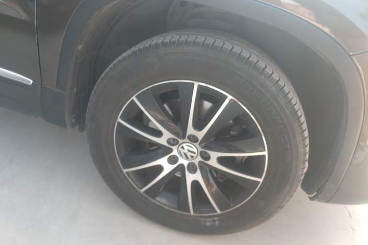 Used Volkswagen Tiguan 2013 1.8TSI Automatic Two-Wheel Drive Luxury Model Right Front Wheel Hub