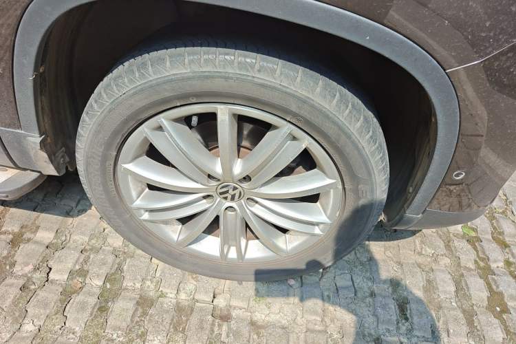 Used Volkswagen Tiguan 2013 2.0 TSI Automatic All-Wheel-Drive Flagship Edition Right Front Wheel Hub