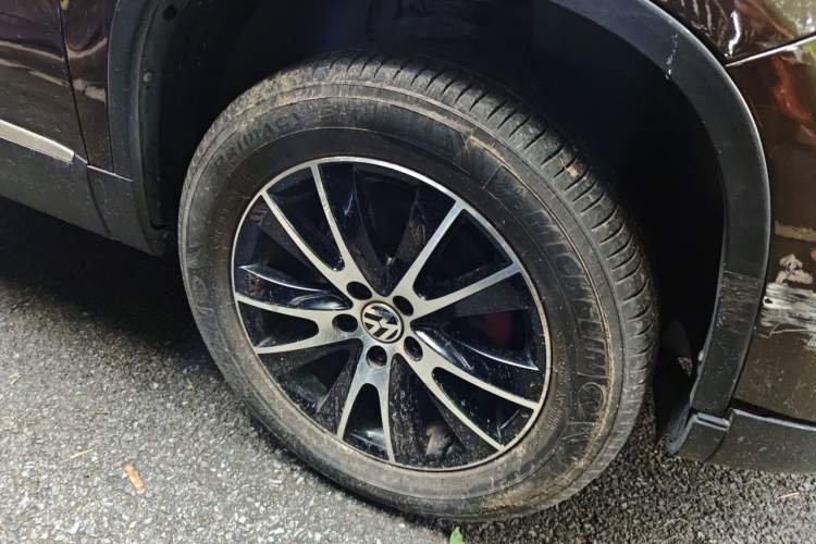 Used Volkswagen Tiguan 2013 1.8TSI Automatic Two-Wheel Drive Luxury Model Right Front Wheel Hub