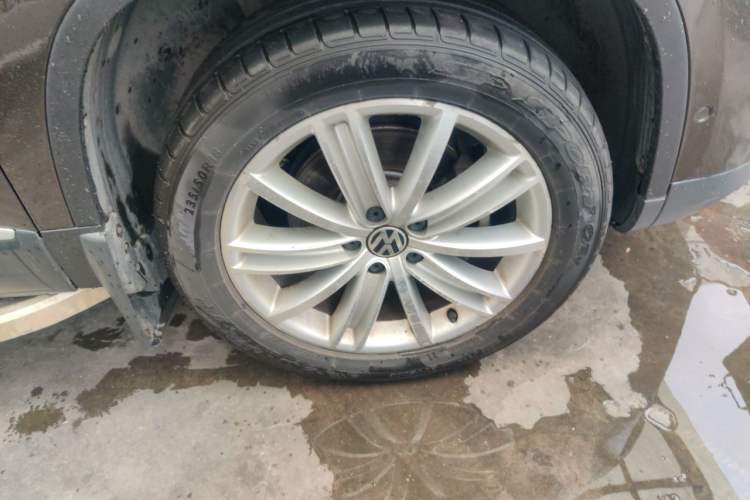 Used Volkswagen Tiguan 2013 2.0 TSI Automatic All-Wheel-Drive Flagship Edition Right Front Wheel Hub