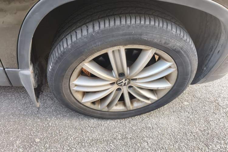 Used Volkswagen Tiguan 2013 2.0 TSI Automatic All-Wheel-Drive Flagship Edition Right Front Wheel Hub