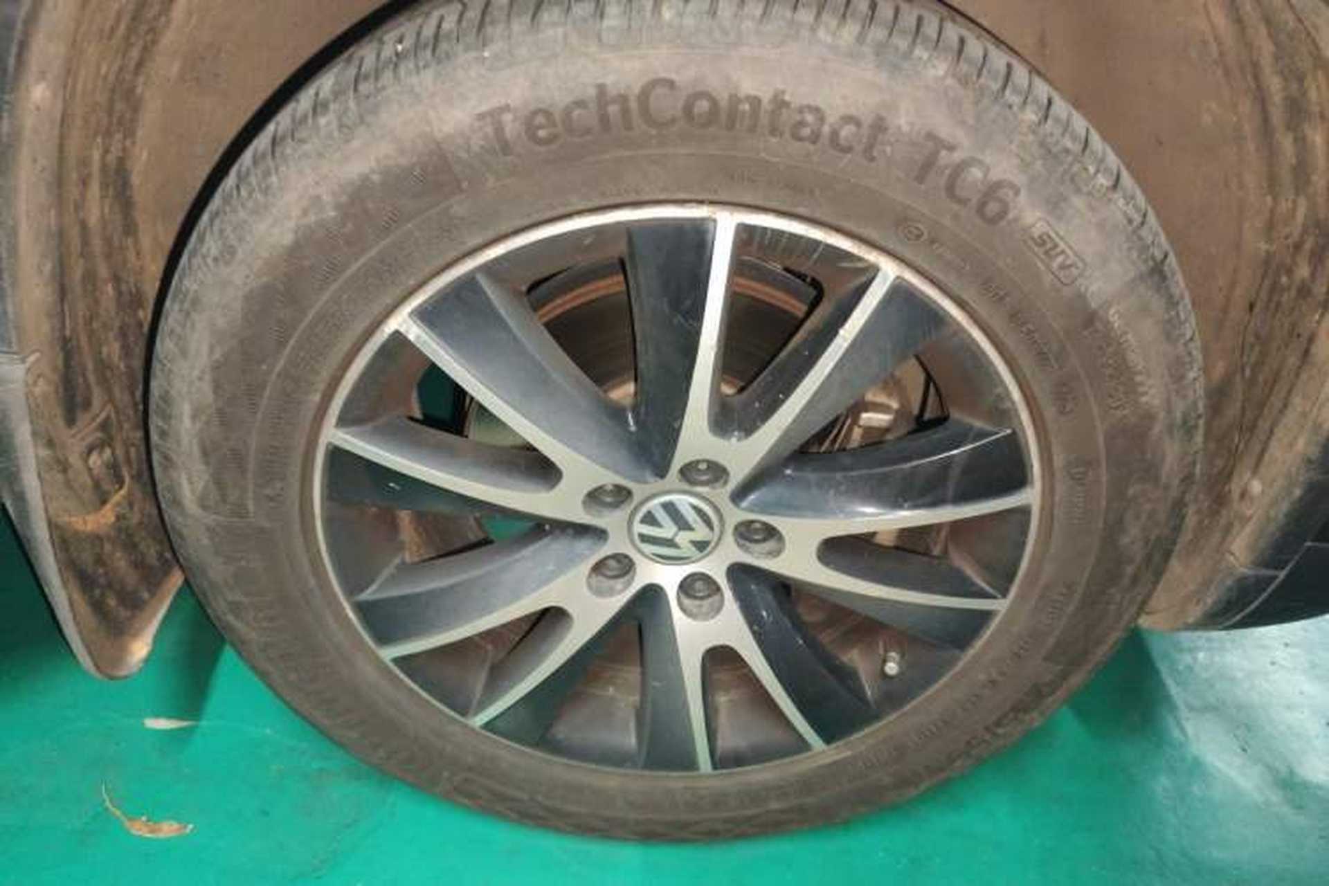 Used Volkswagen Tiguan 2013 2.0 TSI Automatic All-Wheel Drive Luxury Edition Right Front Wheel Hub