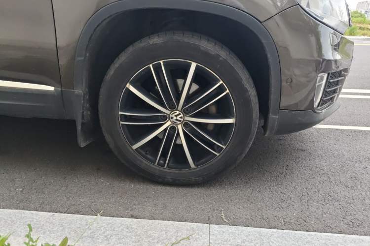 Used Volkswagen Tiguan 2013 2.0 TSI Automatic All-Wheel-Drive Flagship Edition Right Front Wheel Hub