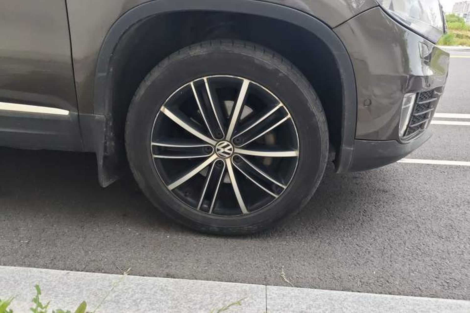 Used Volkswagen Tiguan 2013 2.0 TSI Automatic All-Wheel-Drive Flagship Edition Right Front Wheel Hub