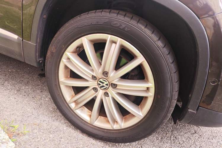 Used Volkswagen Tiguan 2013 2.0 TSI Automatic All-Wheel-Drive Flagship Edition Right Front Wheel Hub