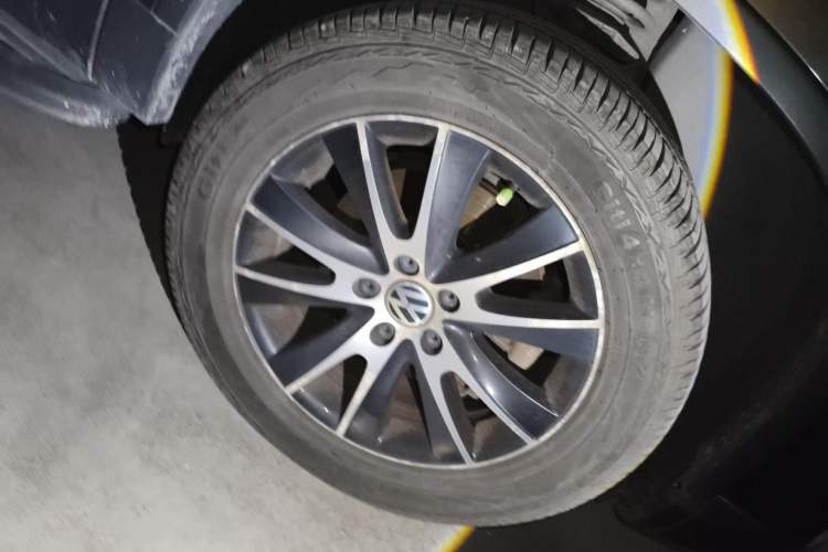 Used Volkswagen Tiguan 2013 1.8TSI Automatic Two-Wheel Drive Luxury Model Right Front Wheel Hub