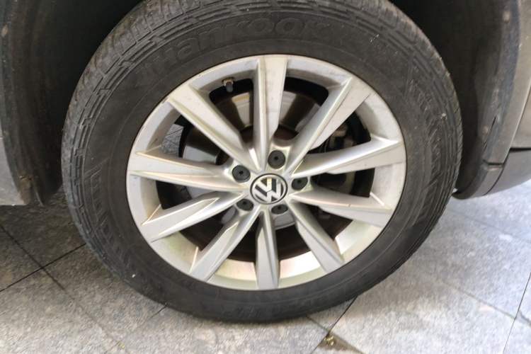 Used Volkswagen Tiguan 2013 1.8 TSI Automatic Two-Wheel Drive Comfort Edition Right Front Wheel Hub